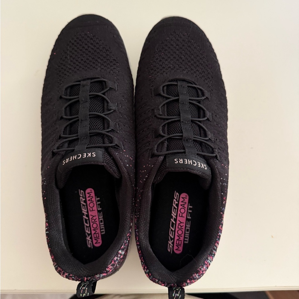 Skechers Women's Black and Pink Sneakers